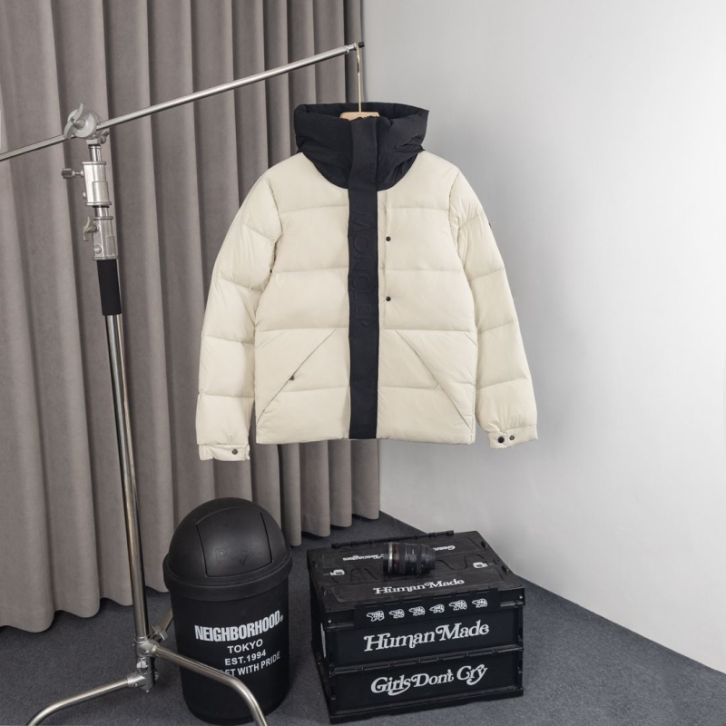 G*u*i down coat